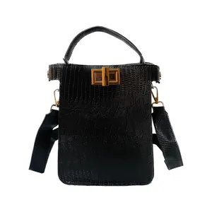 کیف دوشی زنانه مدل 83.1