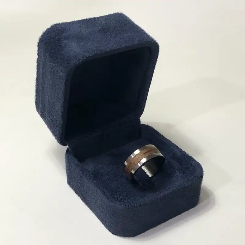 انگشتر سورئال دیزاین مدل چوب گردو