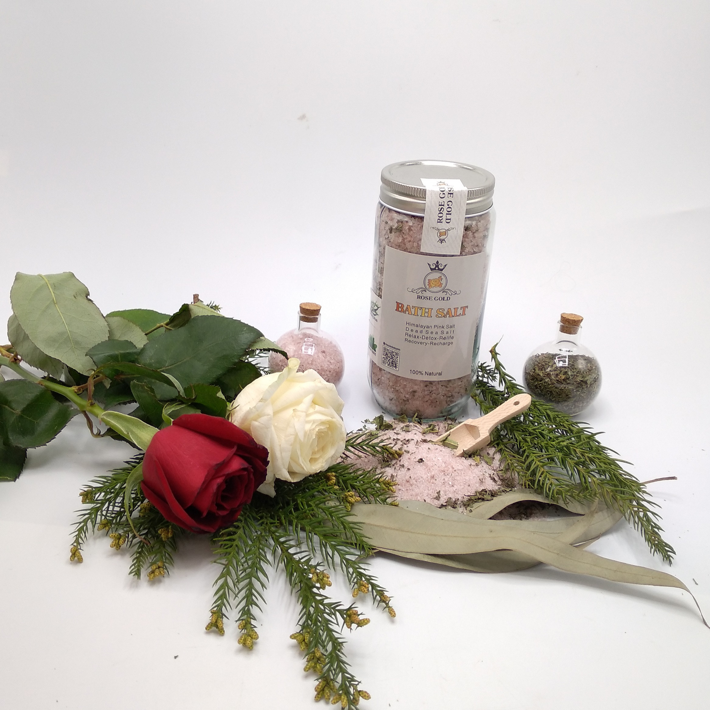 نمک حمام رز گلد مدل MINT & EUCALYPTUS وزن 650 گرم