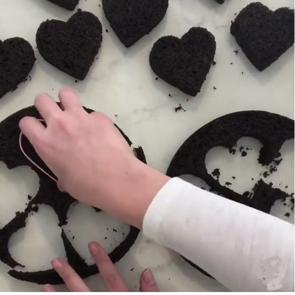 قالب شیرینی بهگز مدل یاس مجموعه 8عددی