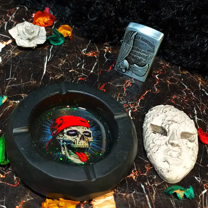 زیرسیگاری مدل روح سوار