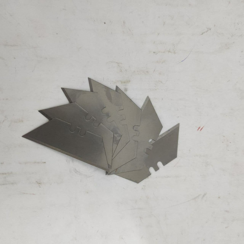 تیغ کاتر مدل M-2 بسته 10 عددی