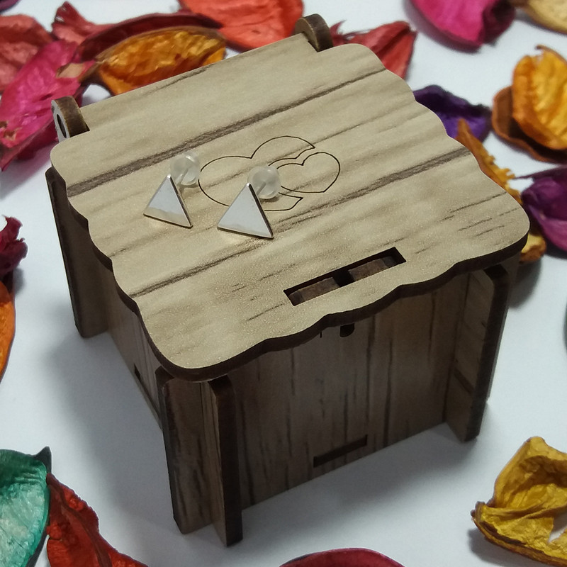 گوشواره نقره زنانه طرح مثلث گوشواره نقره زنانه طرح مثلث