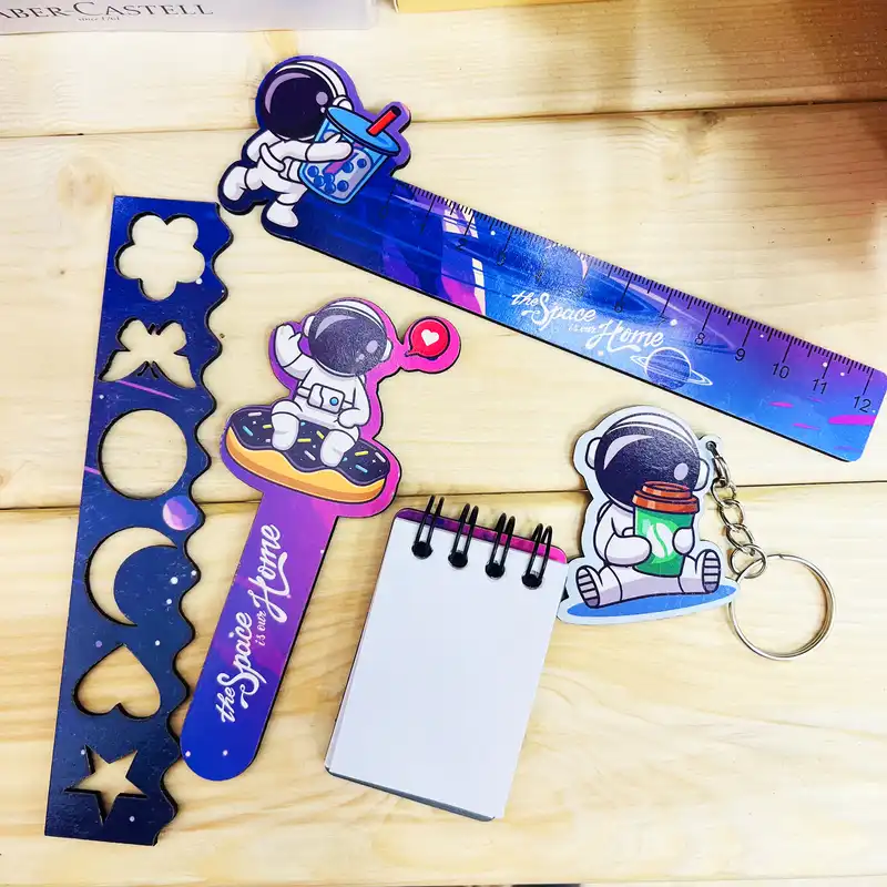 بسته لوازم تحریر مدل فضانورد فانتزی مجموعه 6 عددی