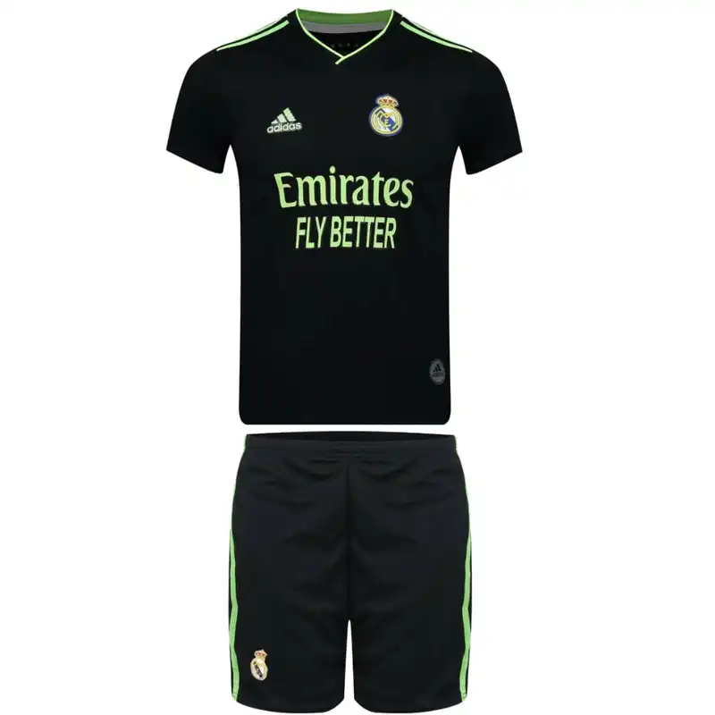 ست تیشرت آستین کوتاه و شلوارک ورزشی طرح رئال مادرید مدل بنزما 2023