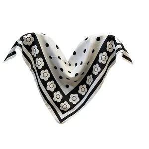 روسری زنانه مدل بی بی طرح گل ابری کد-flower
