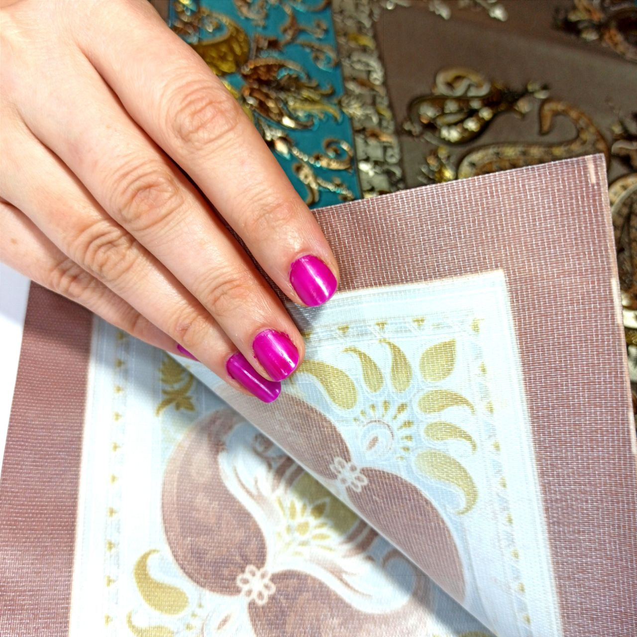 سفره چهار نفره طرح ترمه مدل پشت نخی رزین سایز 100×100 سانتی متر سفره چهار نفره طرح ترمه مدل پشت نخی رزین سایز 100×100 سانتی متر