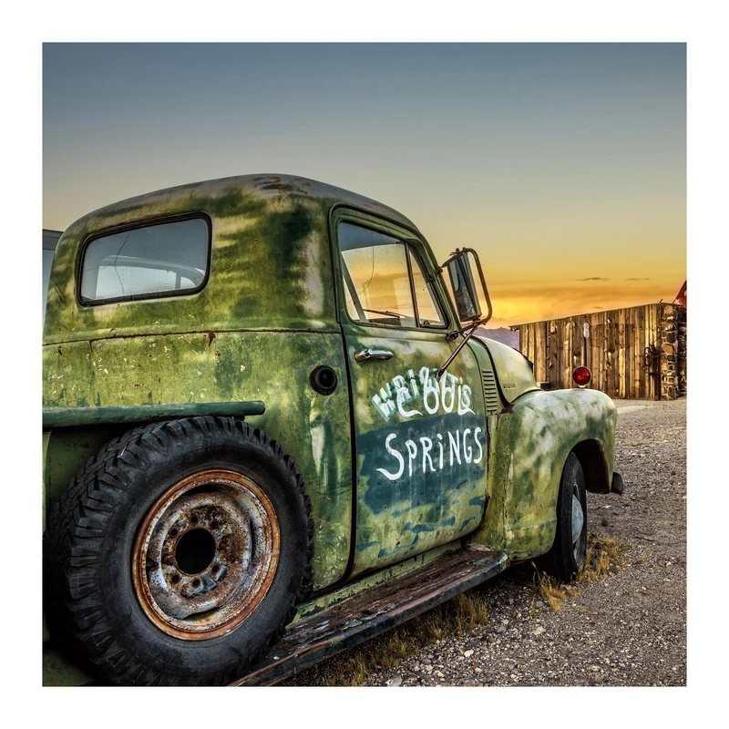 تابلو شاسی مدل R1013 طرح نقاشی ماشین کلاسیک در صحرا موهاوی