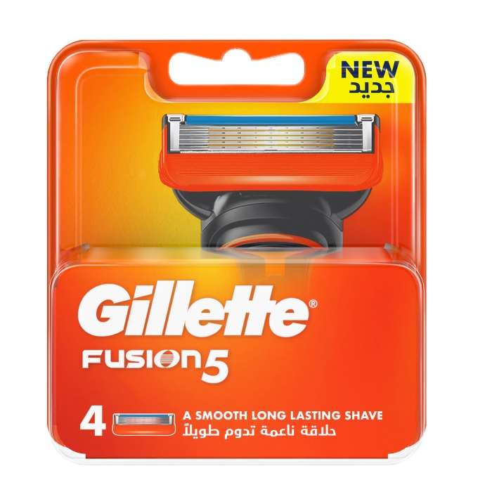 بسته چهارعددی تیغ یدک ژیلت Fusion5 واریانت معمولی روی پس‌زمینه سفید، مناسب بررسی و مقایسه بهترین تیغ و یدک اصلاح