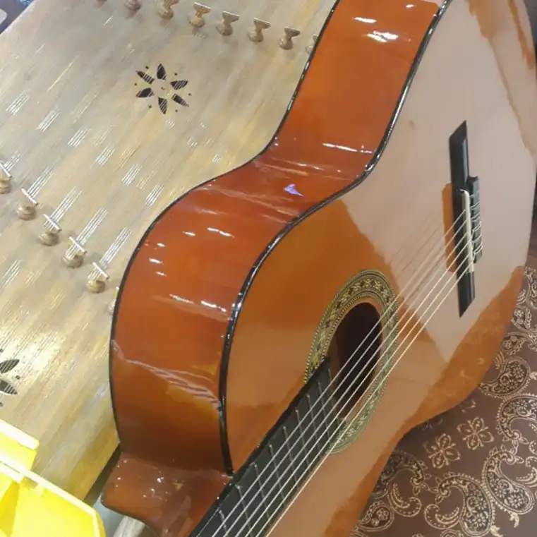 گیتار مدل سی 70