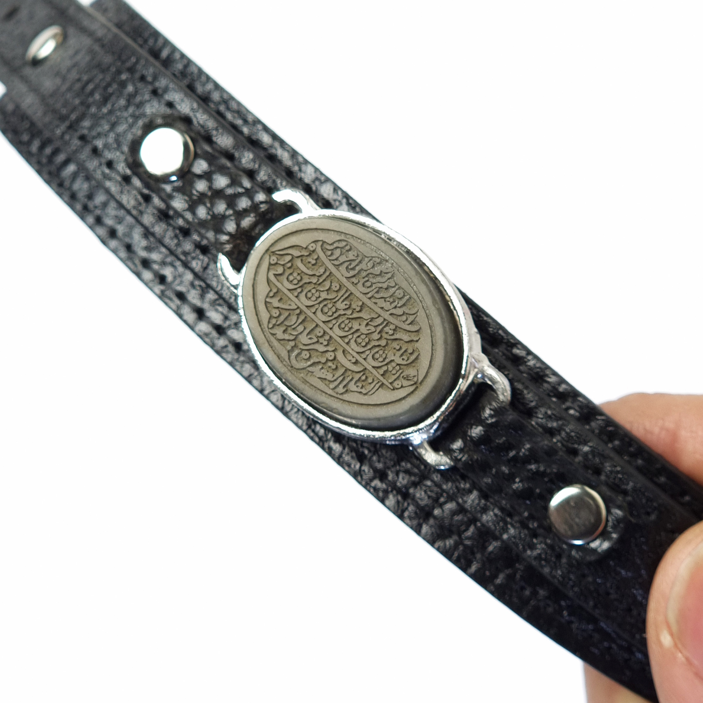 دستبند مدل چرم و سنگ طبیعی یشم طرح سوره فلق کد 114