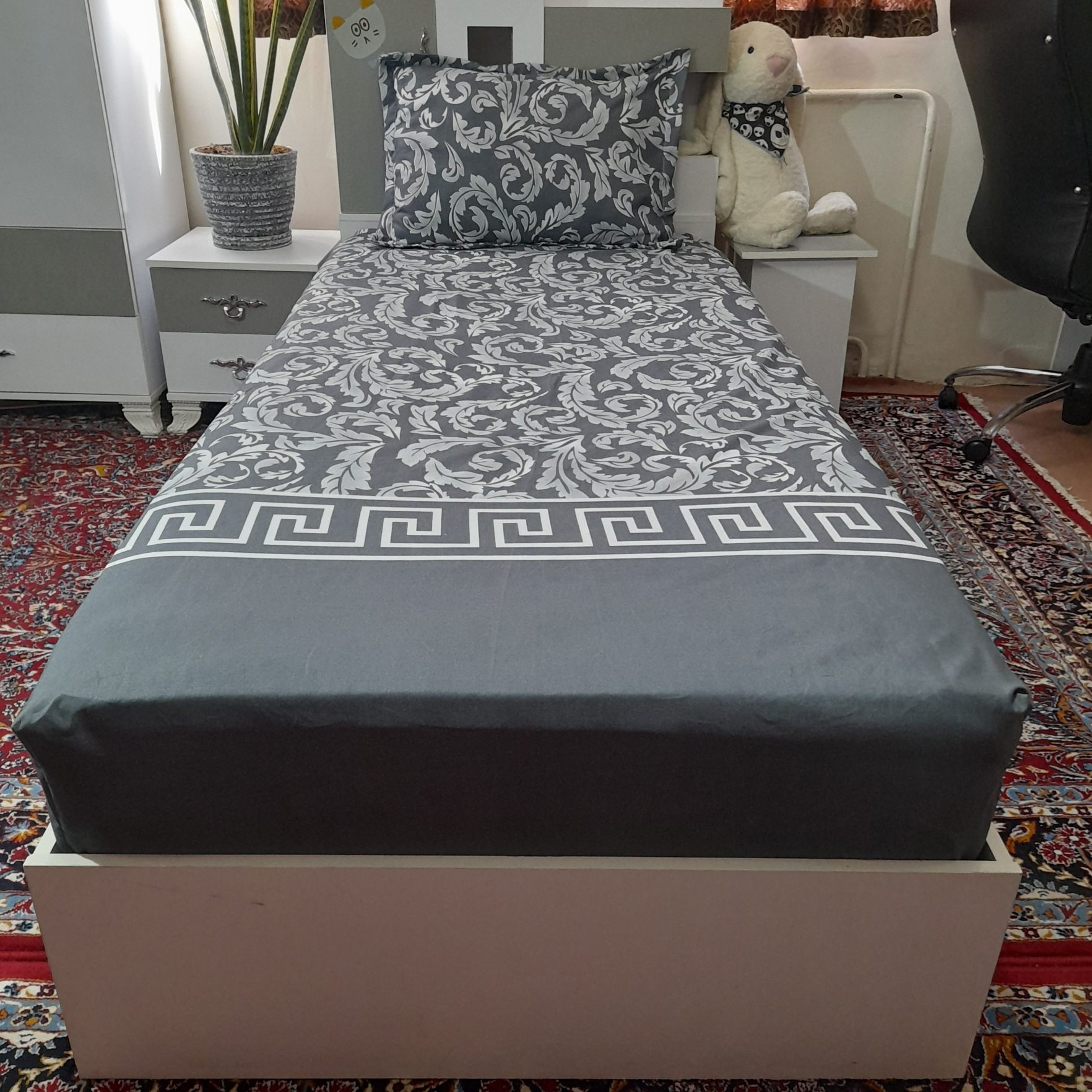 سرویس ملحفه مدل کشدار ni08056 طرح حاشیه ورساچ کد 100 یک نفره دو تکه