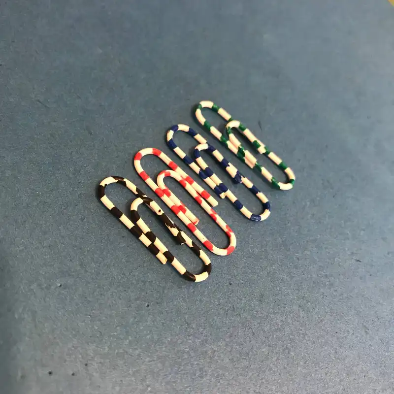 گیره کاغذ مدل دی وای چهار رنگ بسته 80 عددی