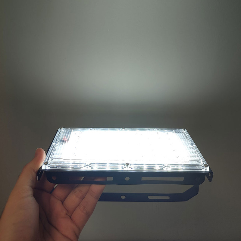 چراغ کمپینگ مدیانور مدل 50 -12v-2MSwitch