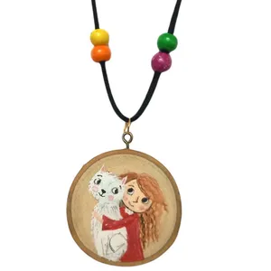 گردنبند زنانه مدل چوبی طرح دختر مدل 027