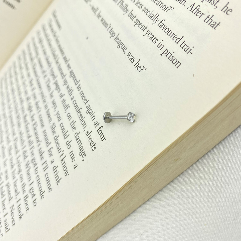 پیرسینگ لب زنانه مدل تک نگین کد P4342