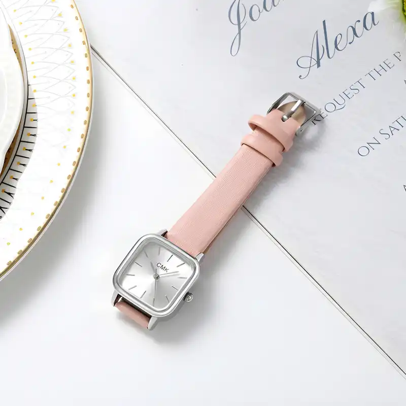 ساعت مچی عقربه ای زنانه سی ام کا مدل کلاسیک بند چرم کد 03