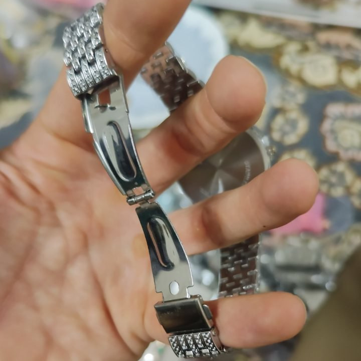 ساعت مچی عقربهای مردانه مدل دور نگین بند فول نگین کد 5 ساعت مچی عقربهای مردانه مدل دور نگین بند فول نگین کد 5