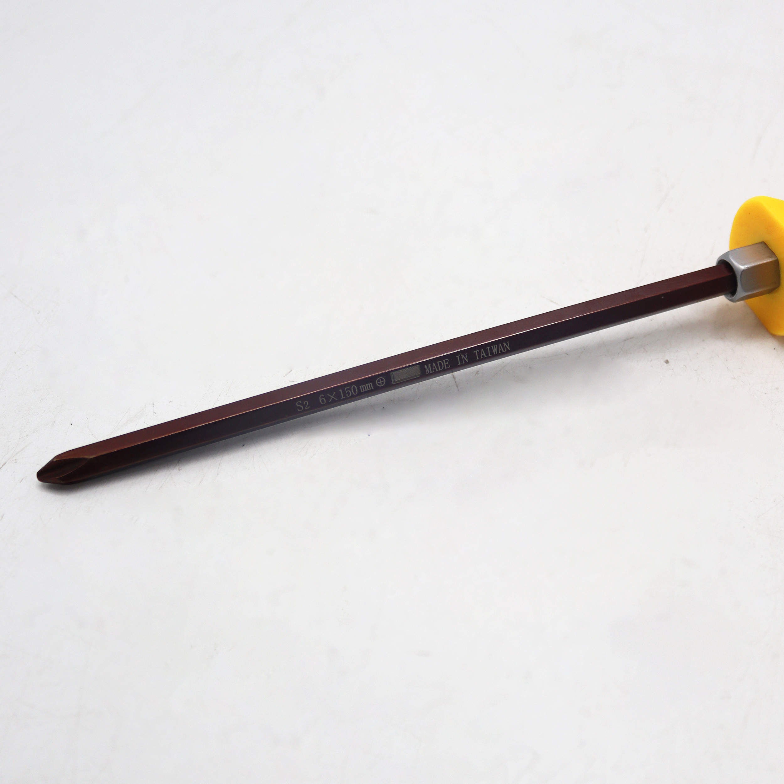 پیچ گوشتی چهار سو ضربه خور مدل بیگ بر کد YP-TAIWANI-04 پیچ گوشتی چهار سو ضربه خور مدل بیگ بر کد YP-TAIWANI-04