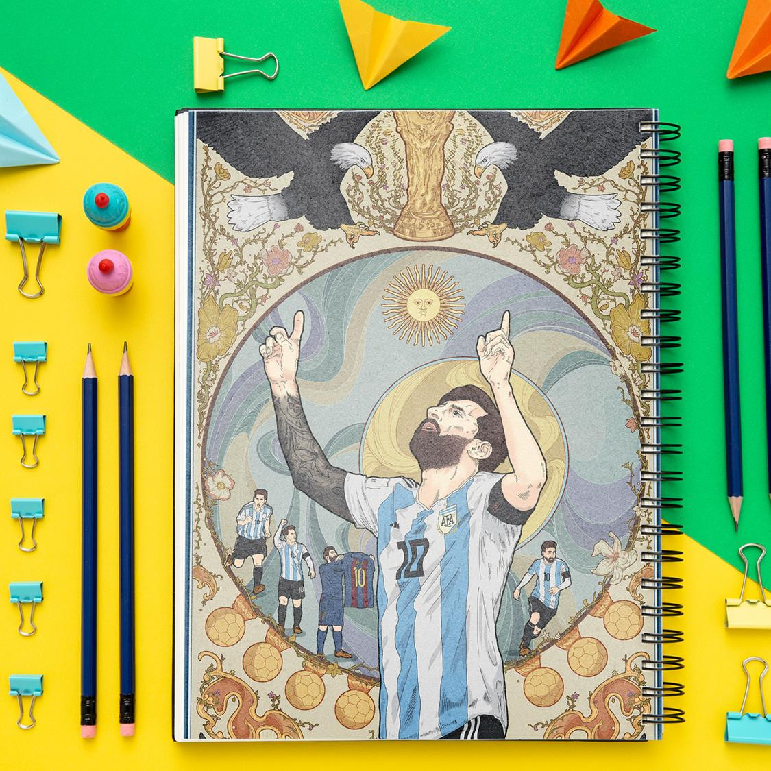 دفتر نقاشی باژیکان طرح فوتبالی مسی کد 20100630 به همراه فتوکارت مجموعه 24 عددی