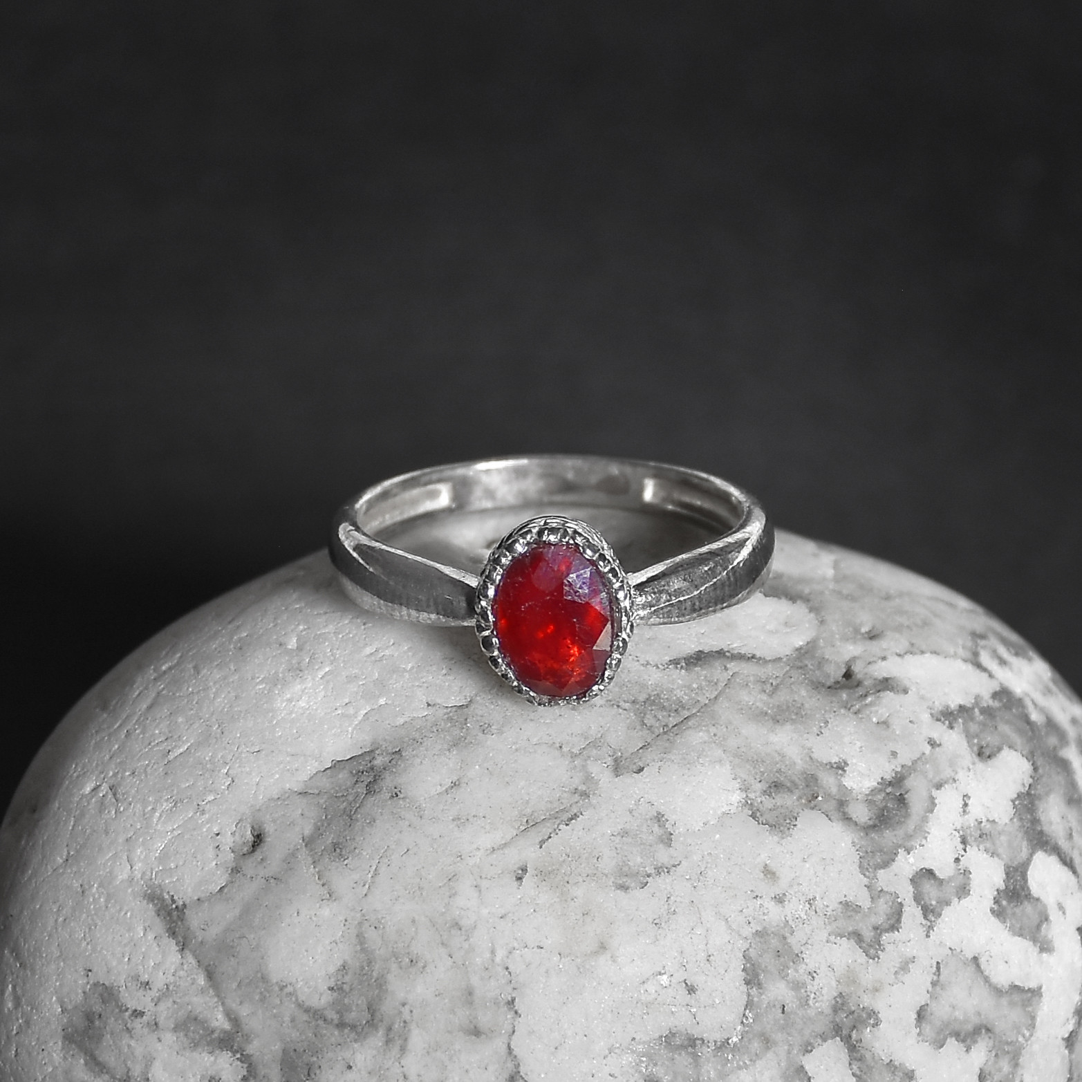 انگشتر نقره زنانه نقره جات لطفی مدل یاقوت کد ANZS03E01