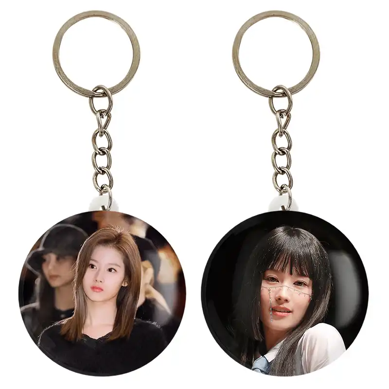 جاکلیدی خندالو مدل سانا گروه توایس TWICE کد 1992419921 مجموعه 2 عددی