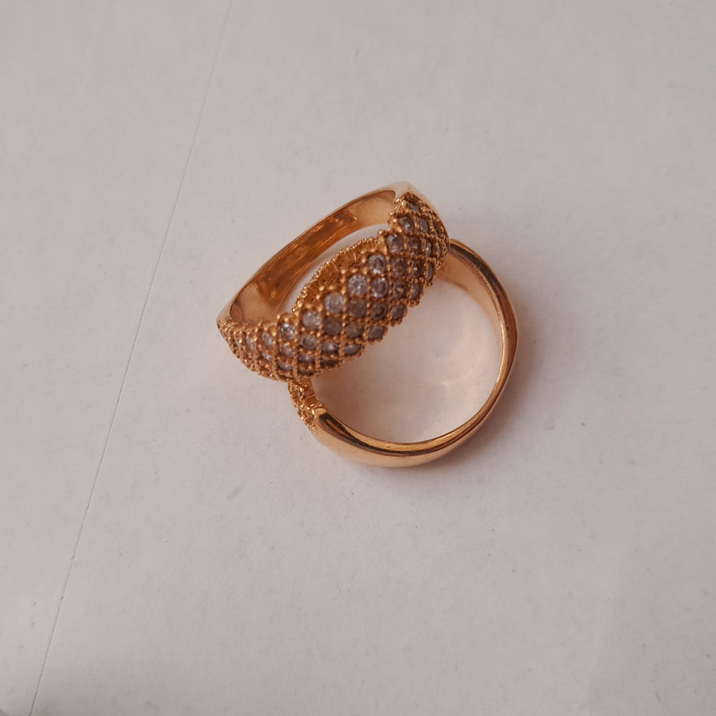 انگشتر زنانه مدل پرنس نگین دار 4 ردیف طلاروس کد t.s.70236