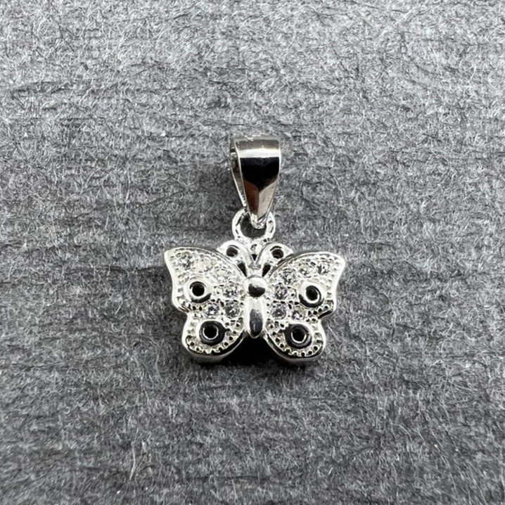 آویز گردنبند نقره زنانه گیرا مدل پروانه G785 آویز گردنبند نقره زنانه گیرا مدل پروانه G785