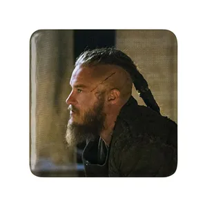 مگنت خندالو مدل رگنار سریال وایکینگ ها Vikings کد 29105