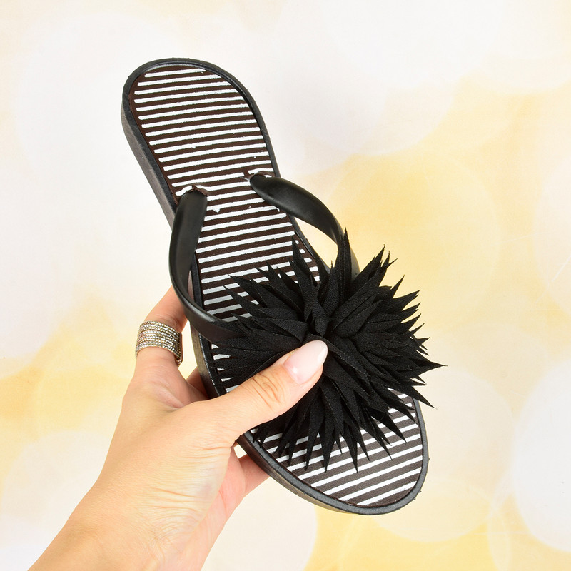 دمپایی لاانگشتی زنانه نیکتا مدل گل پارچه ای BK.4026