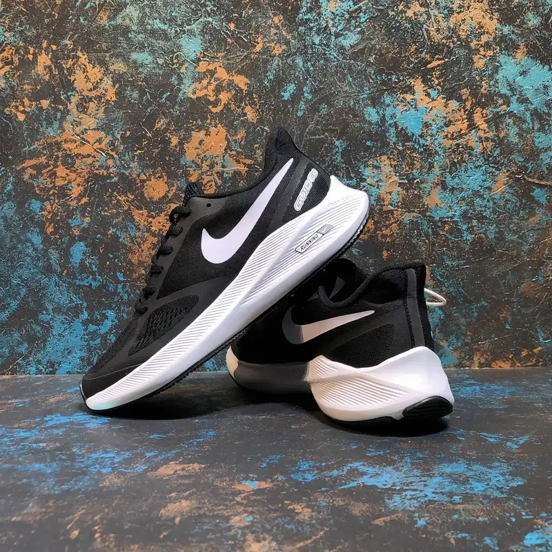 کفش مخصوص دویدن مدل  ZOOM STRUCTURE 7X BKWH-100055019