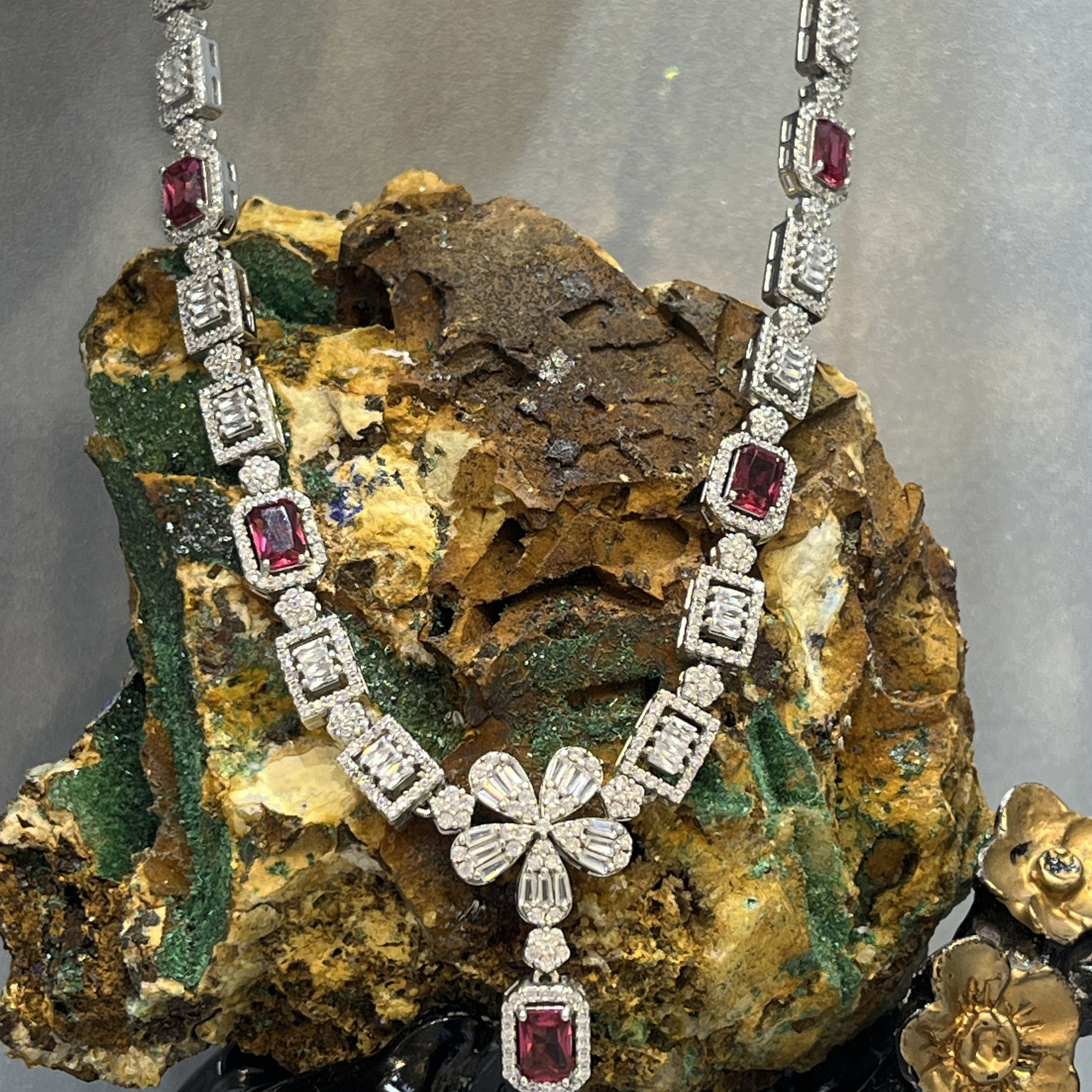 نیم ست نقره زنانه مدل جواهری مزین به نگین های اتریشی و روکش آب رادیوم 0013