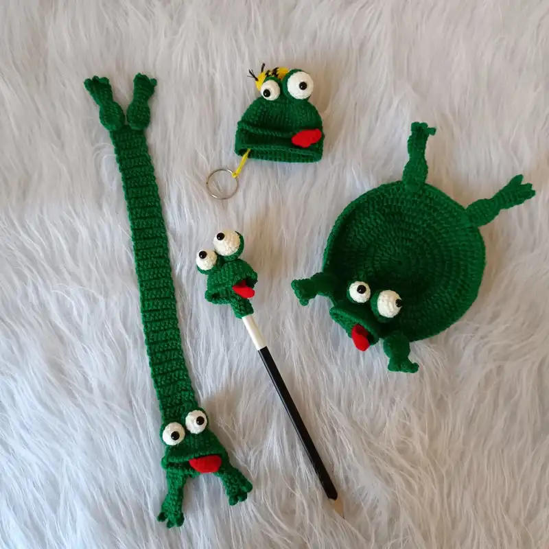 بسته لوازم التحریر مدل قورباغه مجموعه 4 عددی