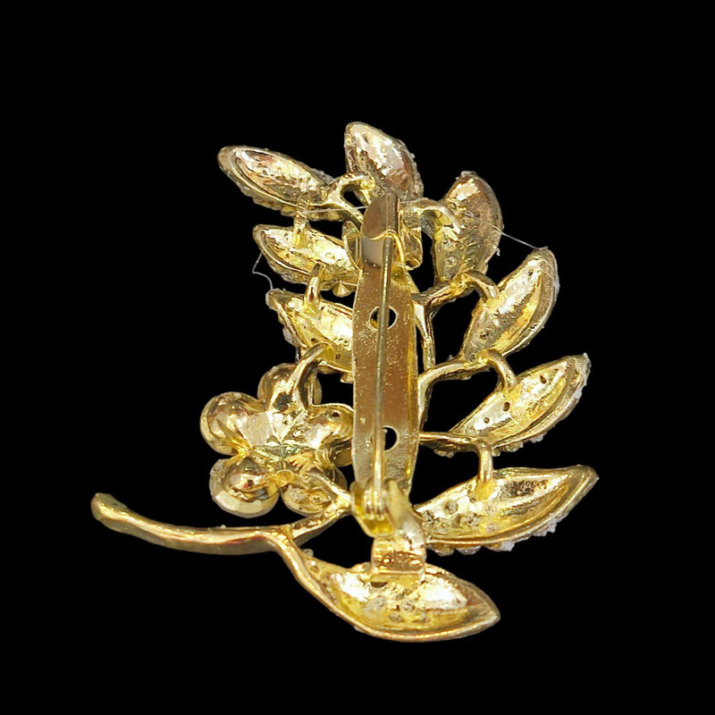 سنجاق سینه زنانه مدل گلبرگ گل نگین کد SIN04