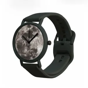 ساعت مچی عقربه‌ای مدل ماه