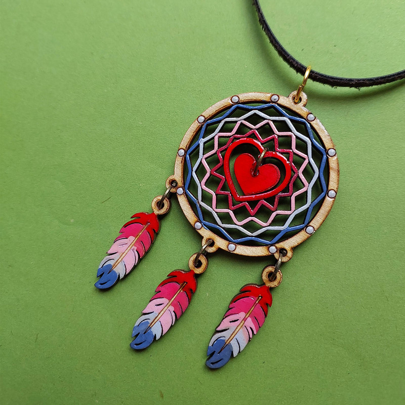 گردنبند زنانه مدل سرخپوستی چوبی طرح دریم کچر و قلب کد NC068