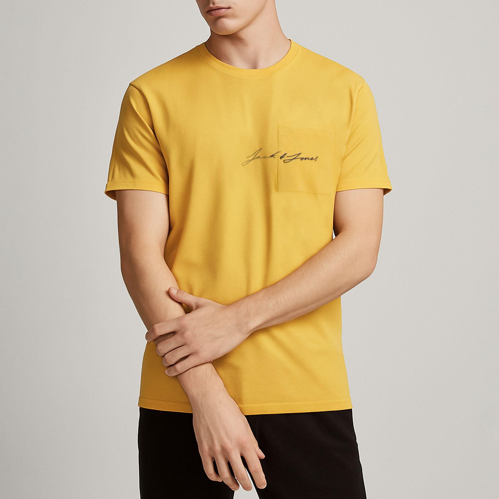 تی شرت آستین کوتاه مردانه جک اند جونز مدل ساده جیب دار کد Olympus12180662 رنگ زرد -  - 1