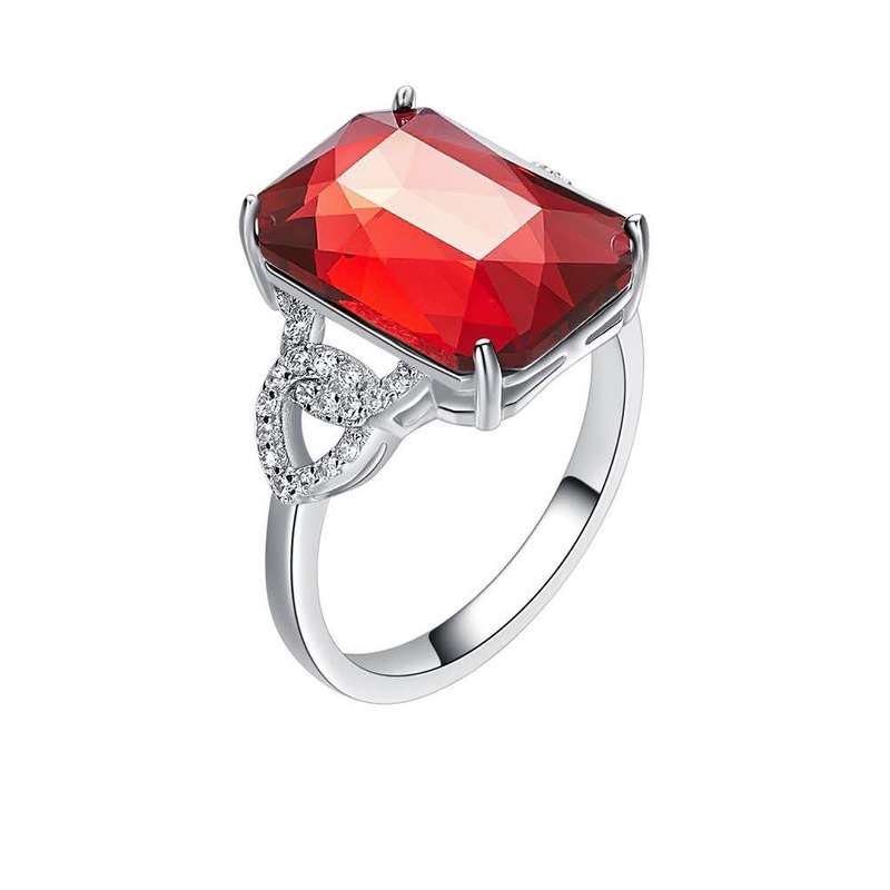 انگشتر نقره زنانه کوبیک مدل QE-0667 انگشتر نقره زنانه کوبیک مدل QE-0667