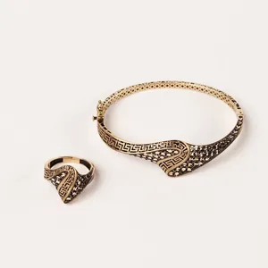 نیم ست طلا 18 عیار زنانه مدل شارلوت