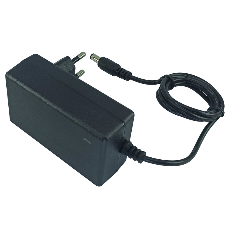 شارژر باتری 12.6 ولت 2 آمپر لکسوس مدل 12620 شارژر باتری 12.6 ولت 2 آمپر لکسوس مدل 12620