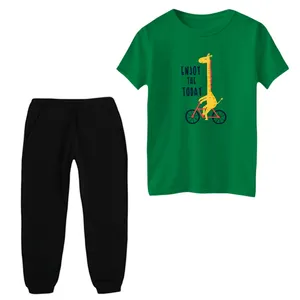 ست تی شرت آستین کوتاه و شلوار راحتی بچگانه_x000D_
مدل زرافه کد 3