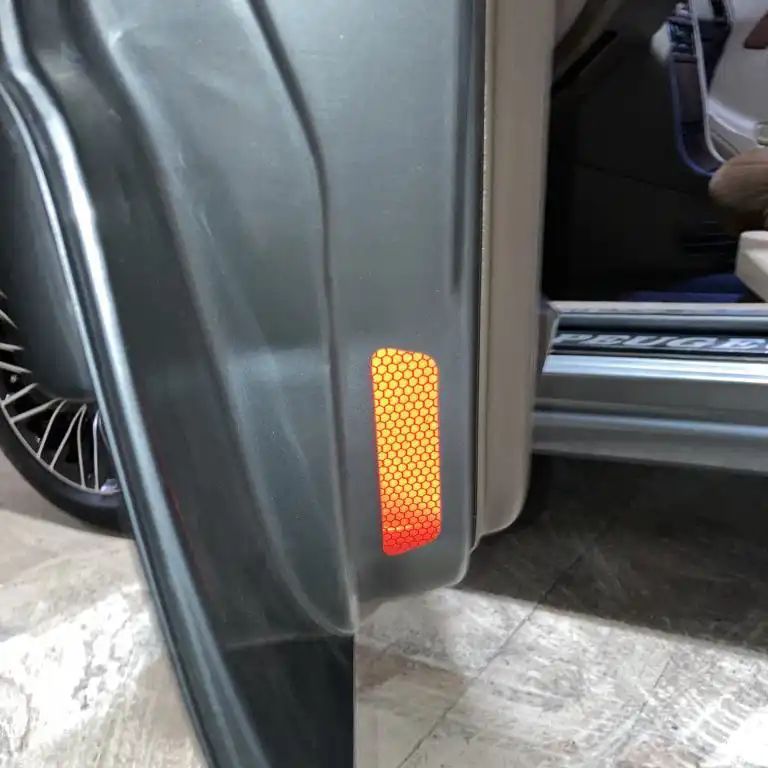 برچسب شبرنگ هشدار باز بودن درب خودرو رفلکتر مدل R7YC مناسب برای چری آریزو 5 بسته 4 عددی
