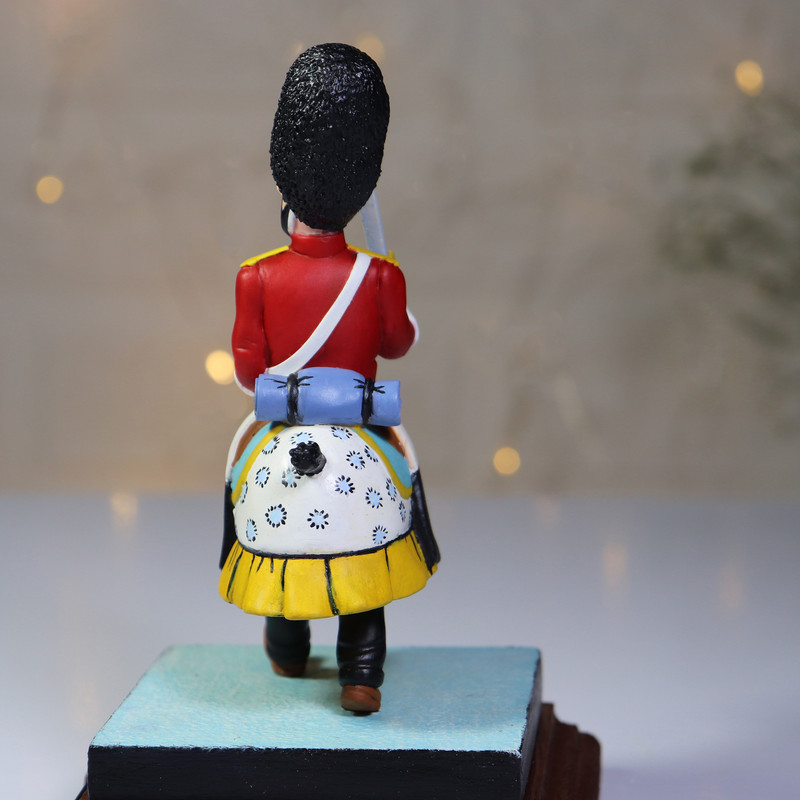 فیگور مدل کاپیتان هادوک طرح هدف کره ماه