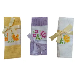دستمال آشپزخانه مدل بنفشه و گل رز طرح شماره دوزی بسته 3 عددی