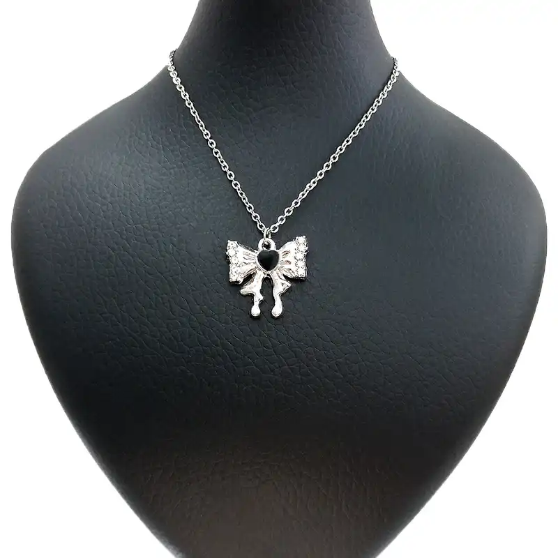 گردنبند زنانه مدل پینترستی طرح پاپیونی بسته 3 عددی