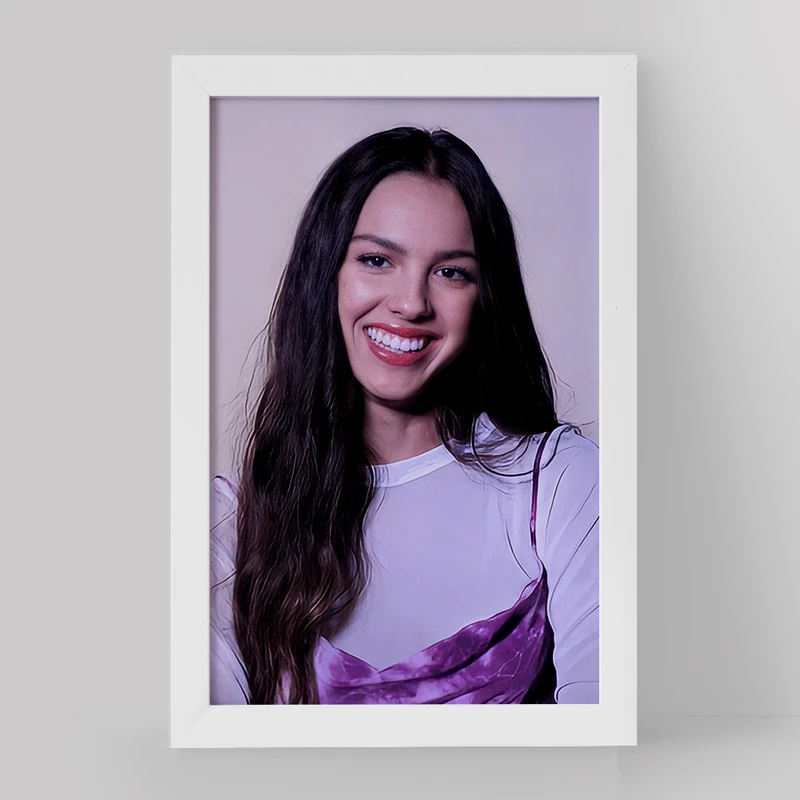 تابلو خندالو مدل اولیویا رودریگو Olivia Rodrigo کد 19253