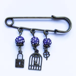 سنجاق سینه زنانه مدل قفل و قفس