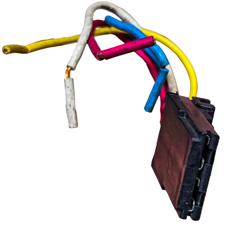 سوکت جعبه فیوز بست یدک مدل 2 فیش کد BLK مناسب برای پژو 405 و پارس