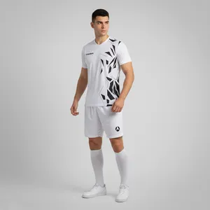 ست تی‌شرت آستین کوتاه و شلوارک ورزشی مردانه مکرون مدل لینز