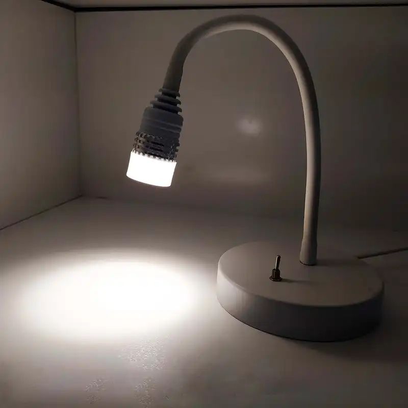 چراغ مطالعه مدل فلورا کد 02